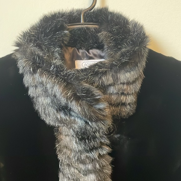 Laura Faux Fur Coat Like New - Picture 2 of 11